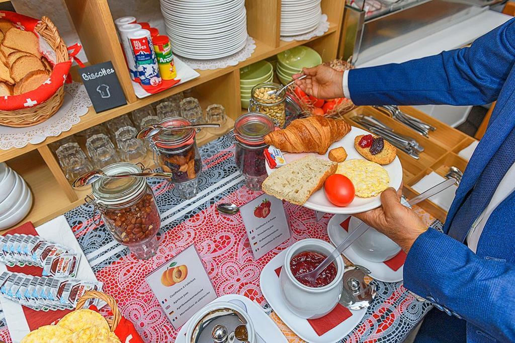 Hotel Des Alpes Bulle Center Екстериор снимка