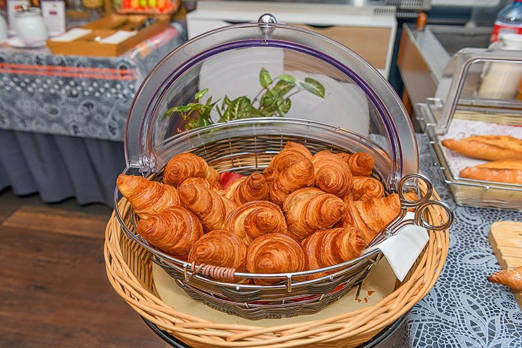 Hotel Des Alpes Bulle Center Екстериор снимка