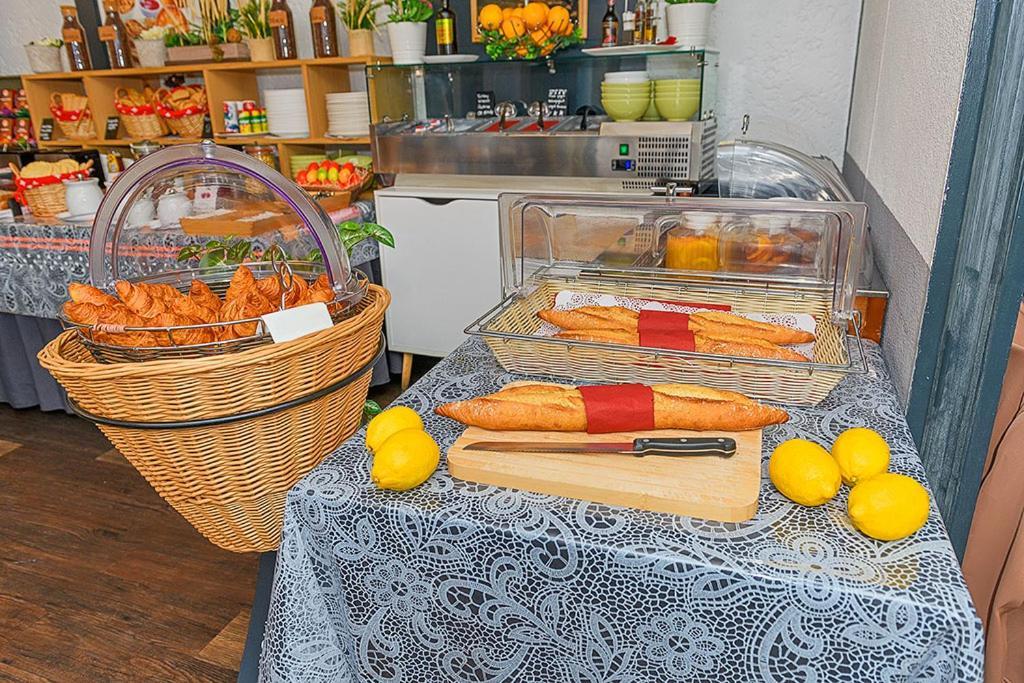 Hotel Des Alpes Bulle Center Екстериор снимка