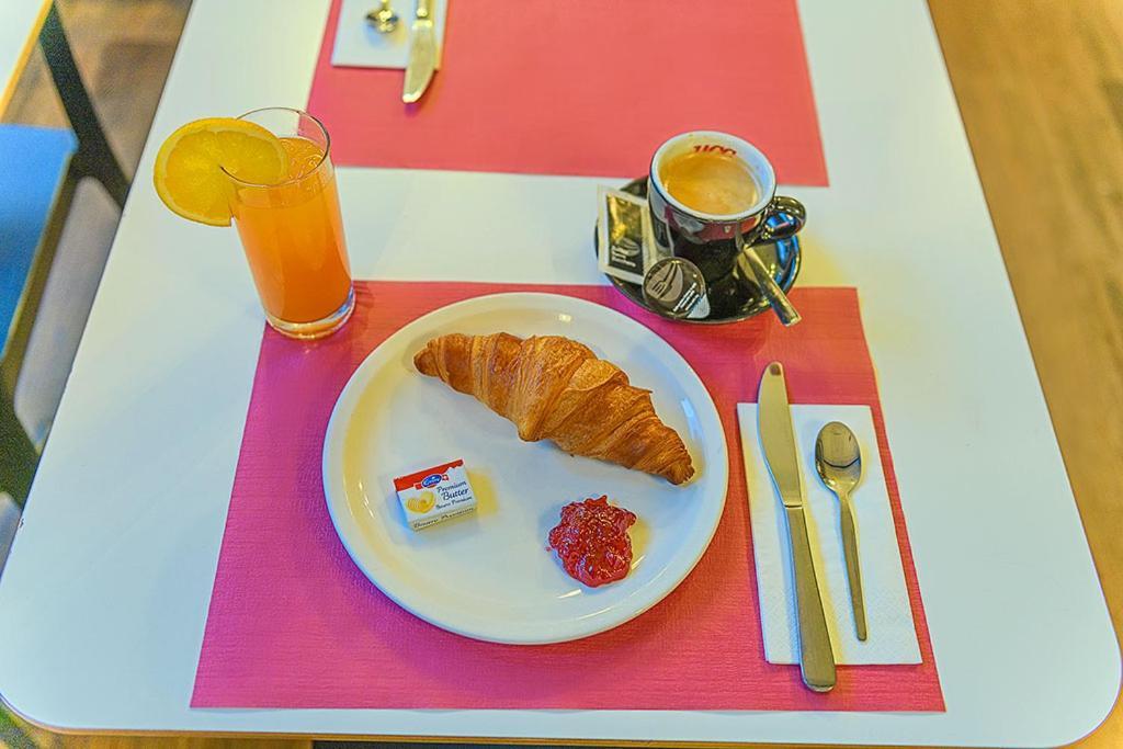 Hotel Des Alpes Bulle Center Екстериор снимка