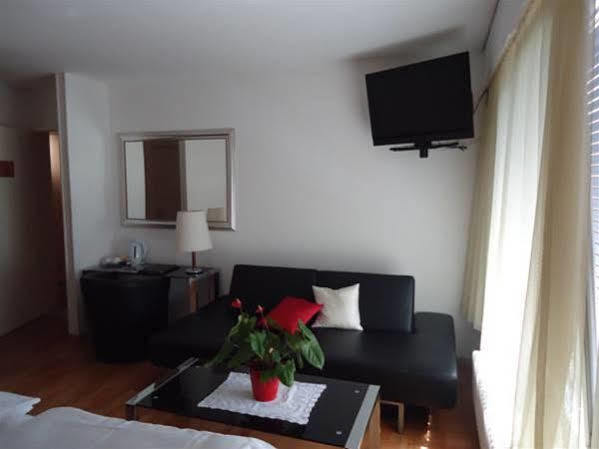 Hotel Des Alpes Bulle Center Екстериор снимка